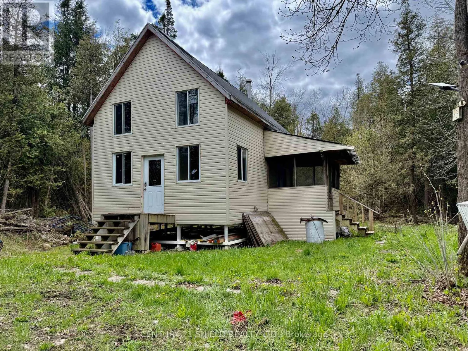 ST. ANDREWS - 17637 ISLAND ROAD E