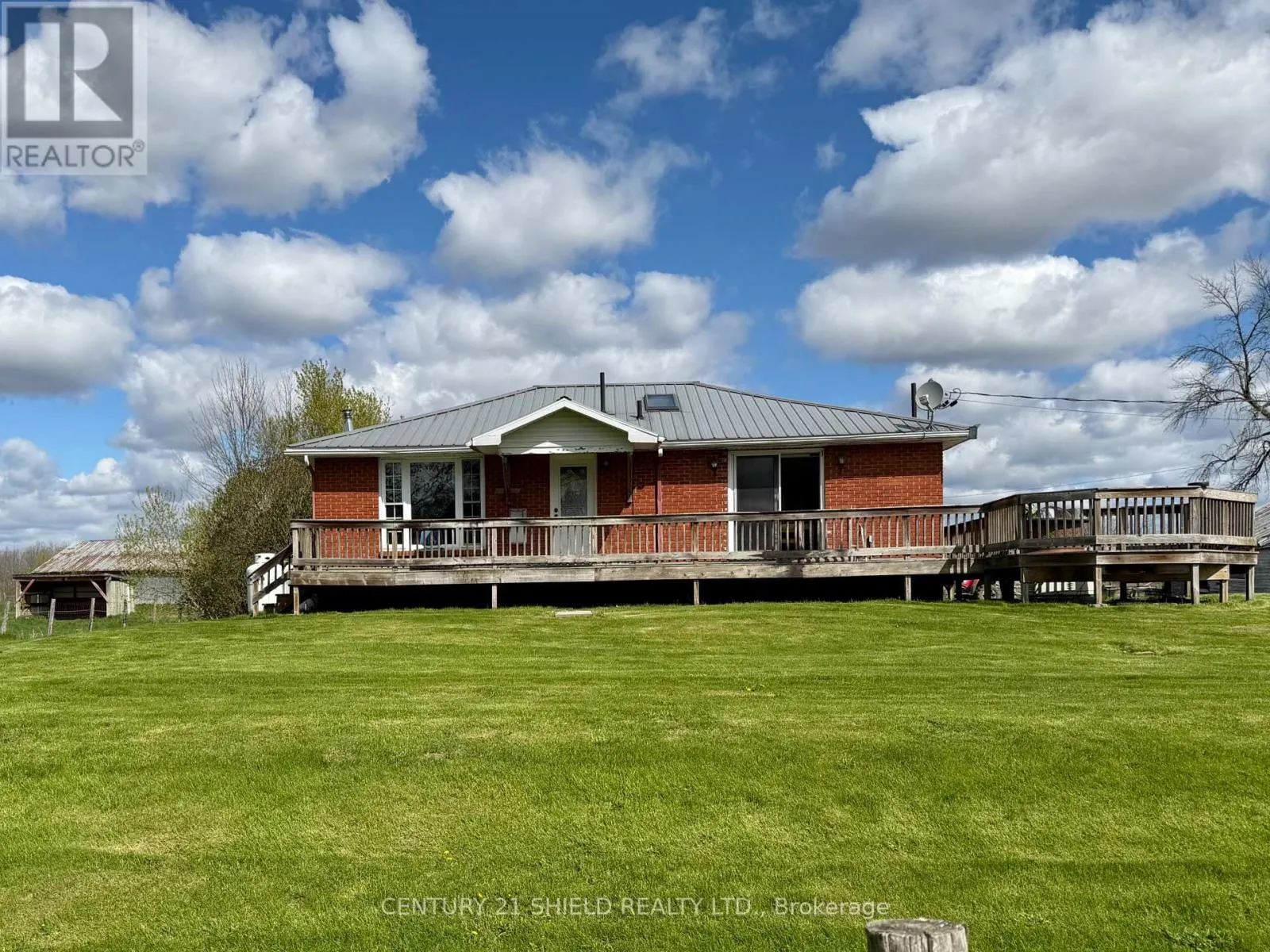 ST. ANDREWS - 17637 ISLAND ROAD E