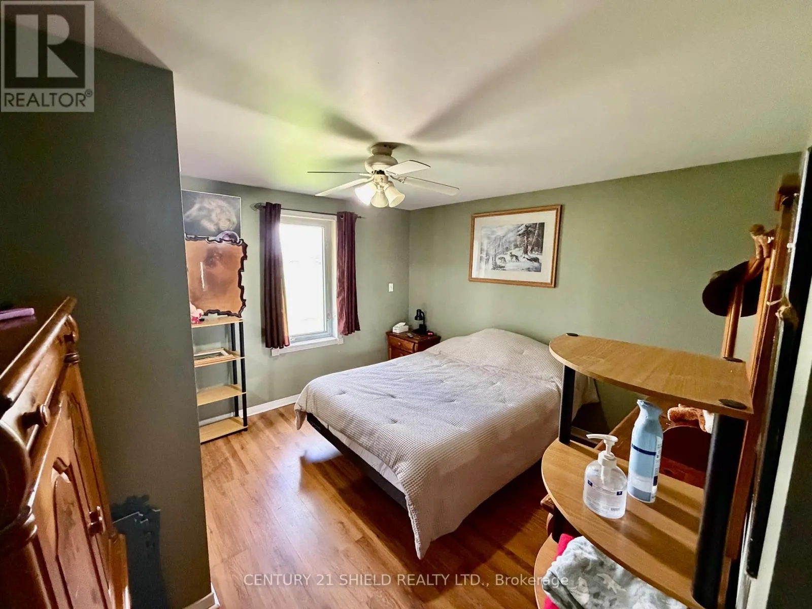 ST. ANDREWS - 17637 ISLAND ROAD E