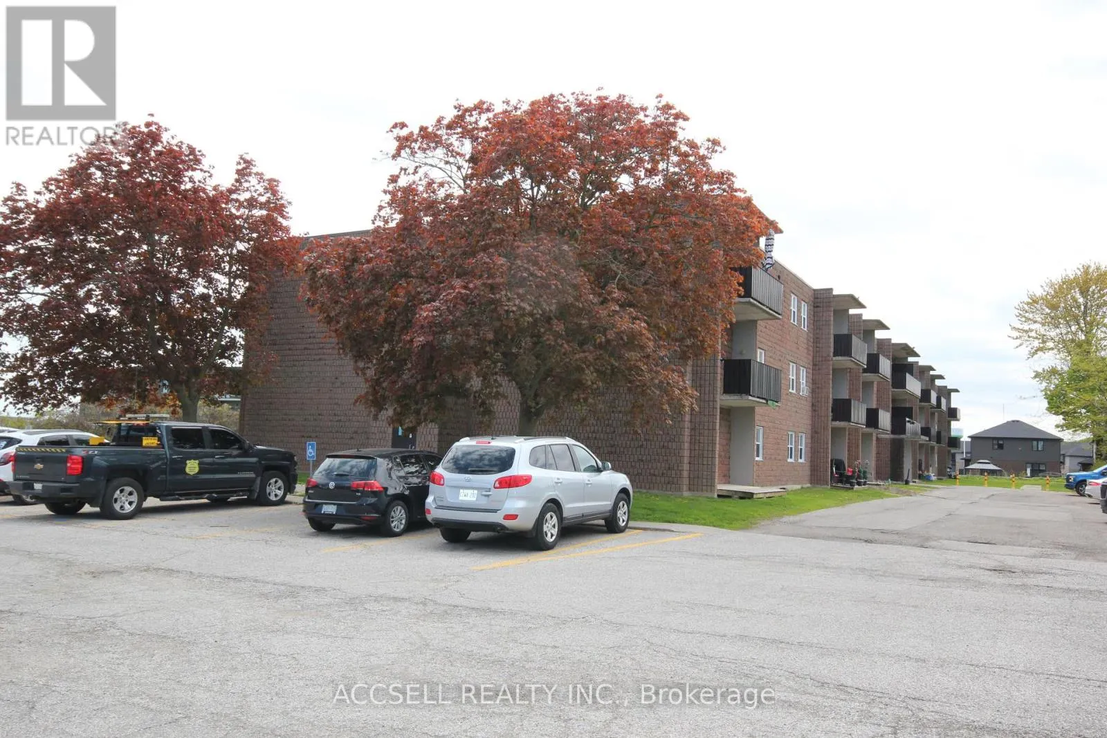 306 - 276 MERRITT AVENUE