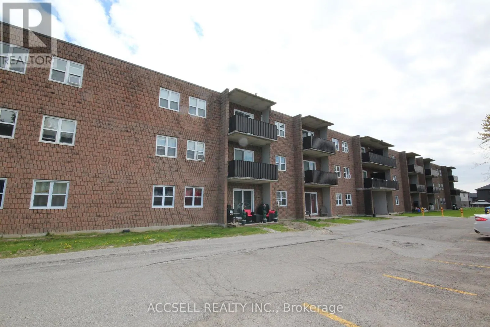 306 - 276 MERRITT AVENUE
