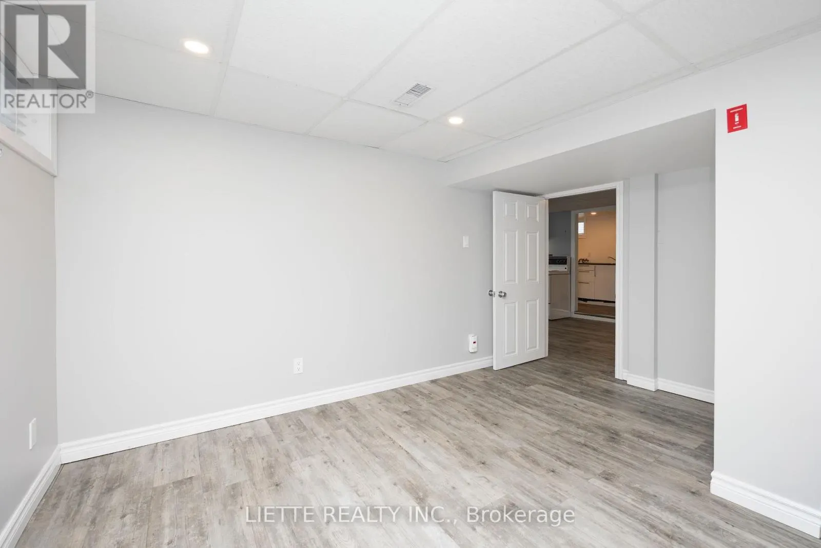 385 MAIN STREET S