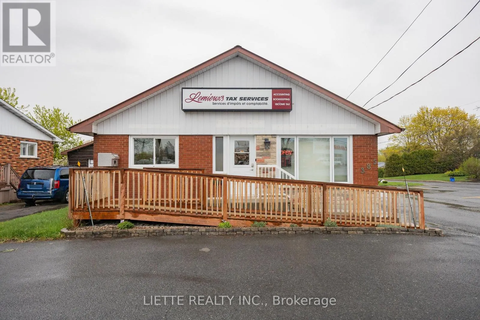 385 MAIN STREET S