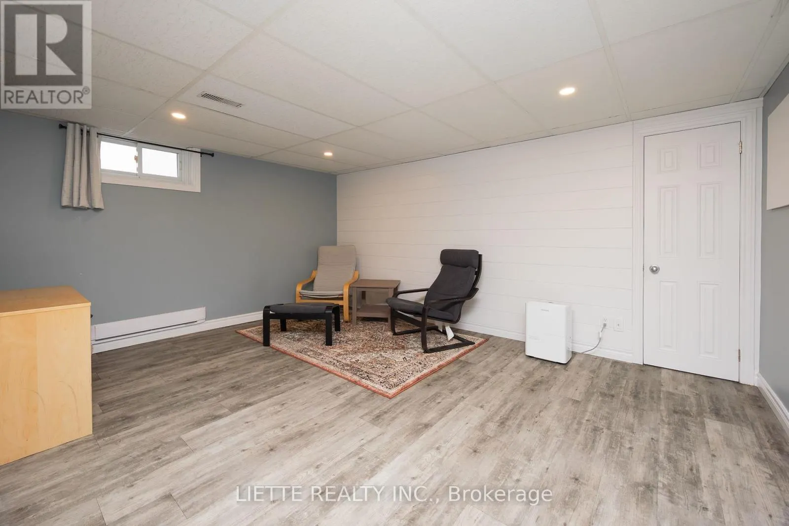 385 MAIN STREET S