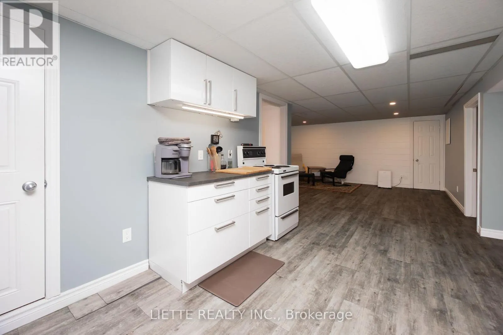 385 MAIN STREET S