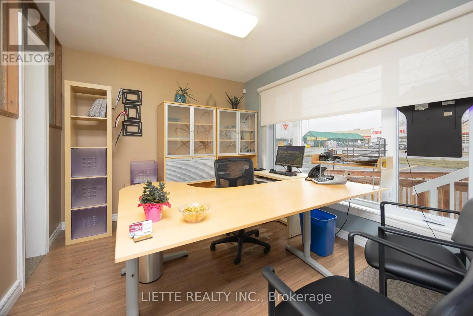 385 MAIN STREET S