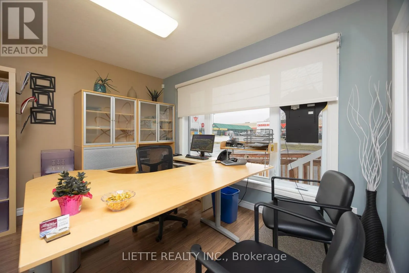 385 MAIN STREET S