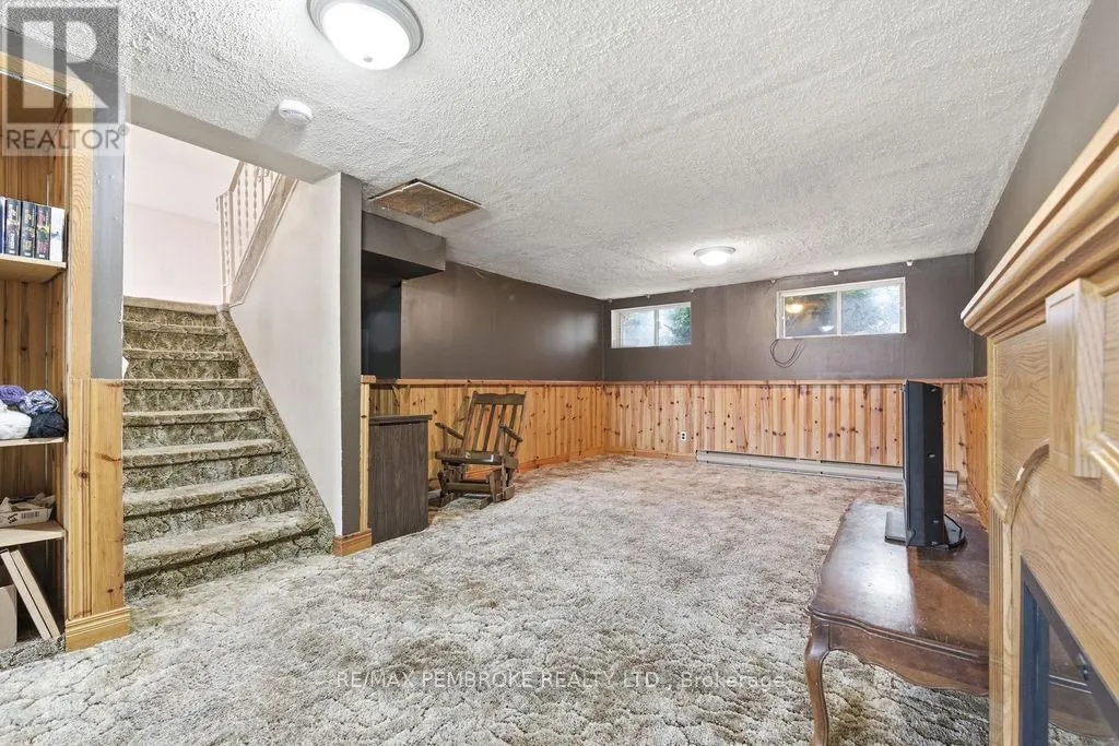 20 MAPLE AVENUE
