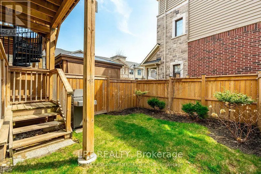 16 PLACE POLONAISE DRIVE