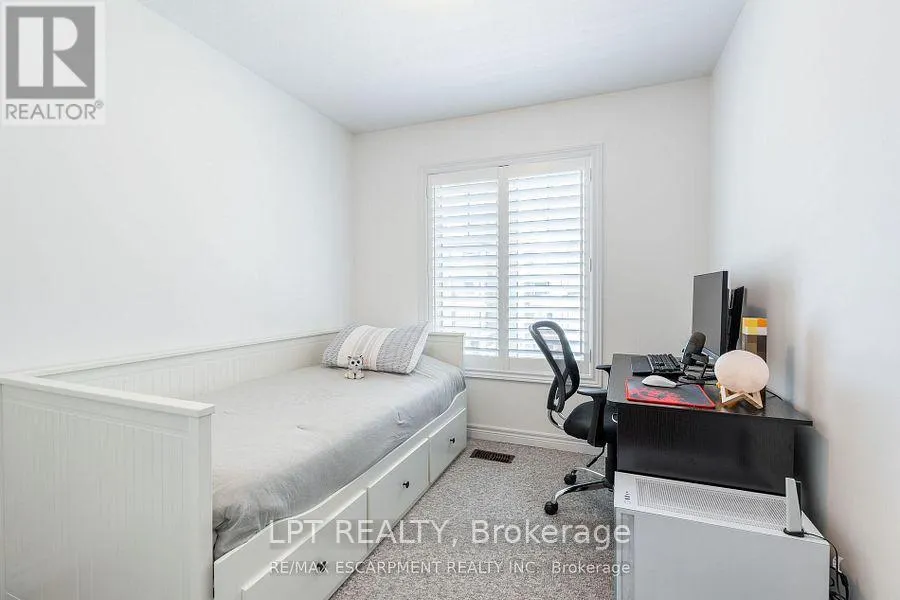 16 PLACE POLONAISE DRIVE