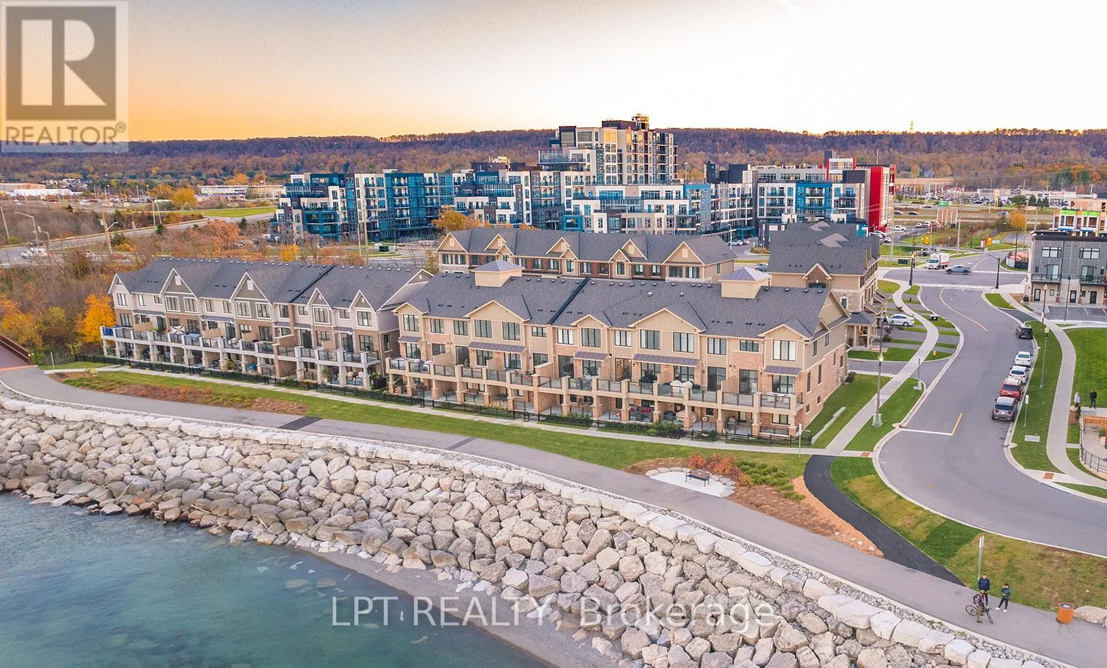 16 PLACE POLONAISE DRIVE