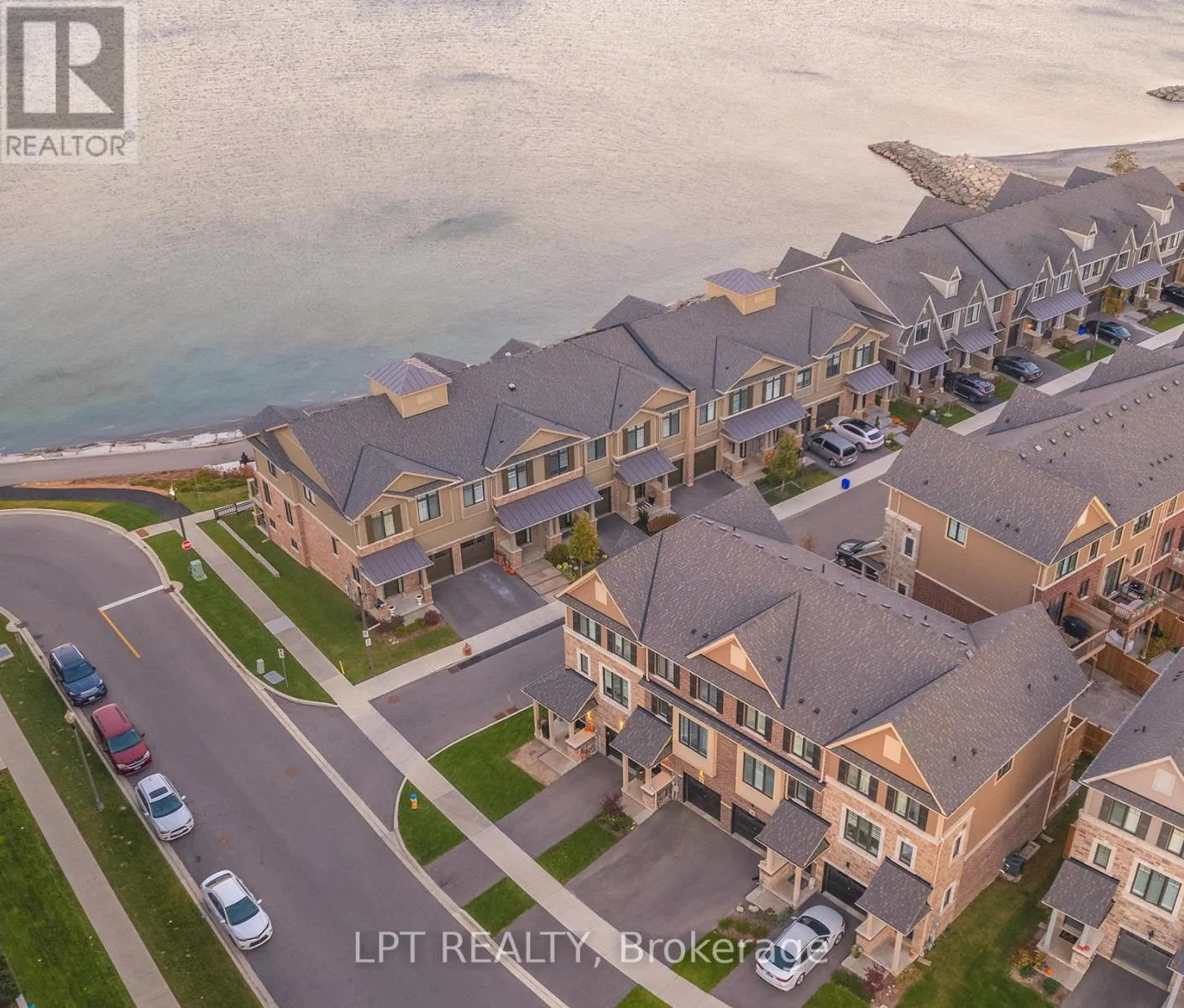16 PLACE POLONAISE DRIVE