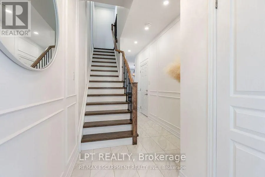 16 PLACE POLONAISE DRIVE