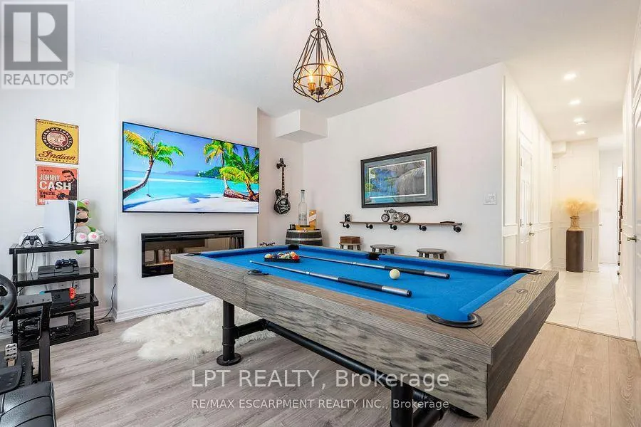 16 PLACE POLONAISE DRIVE
