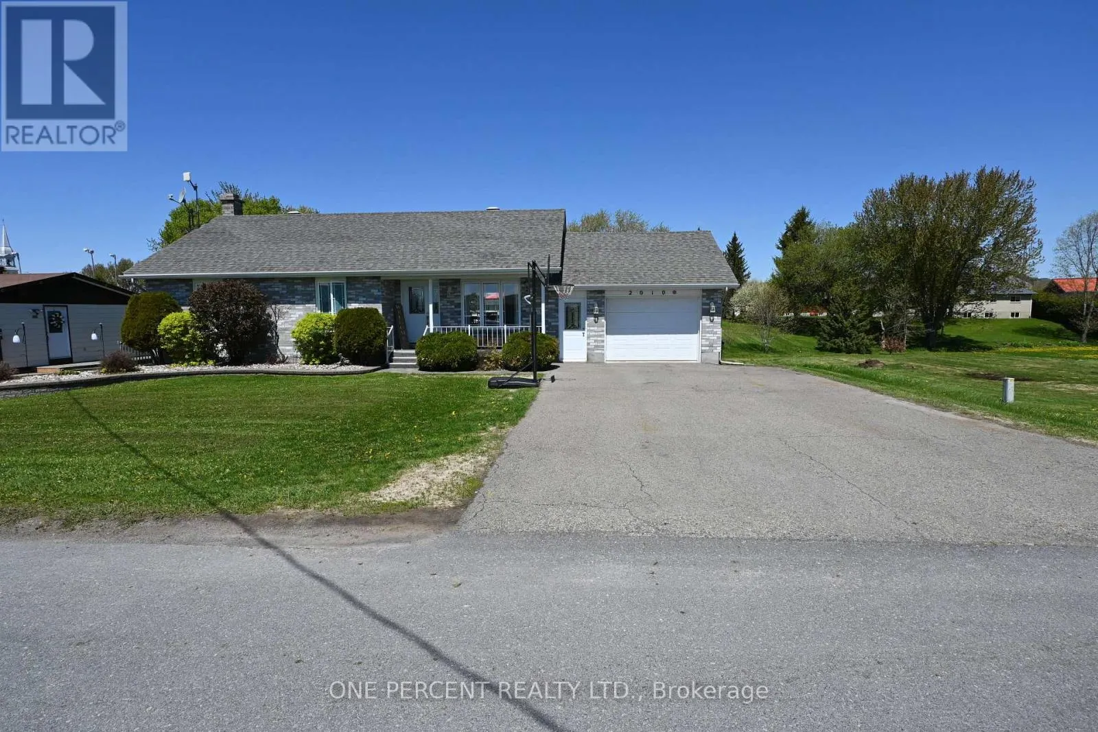 2010 RUE DU PARC STREET W