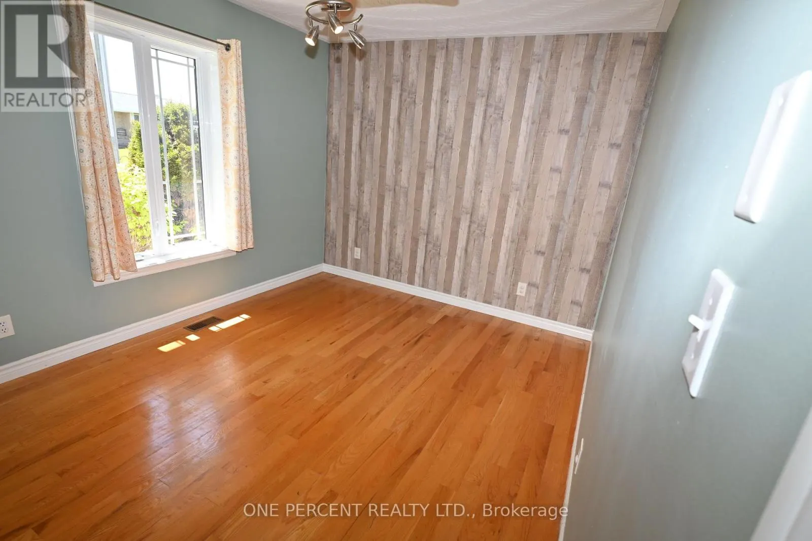 2010 RUE DU PARC STREET W