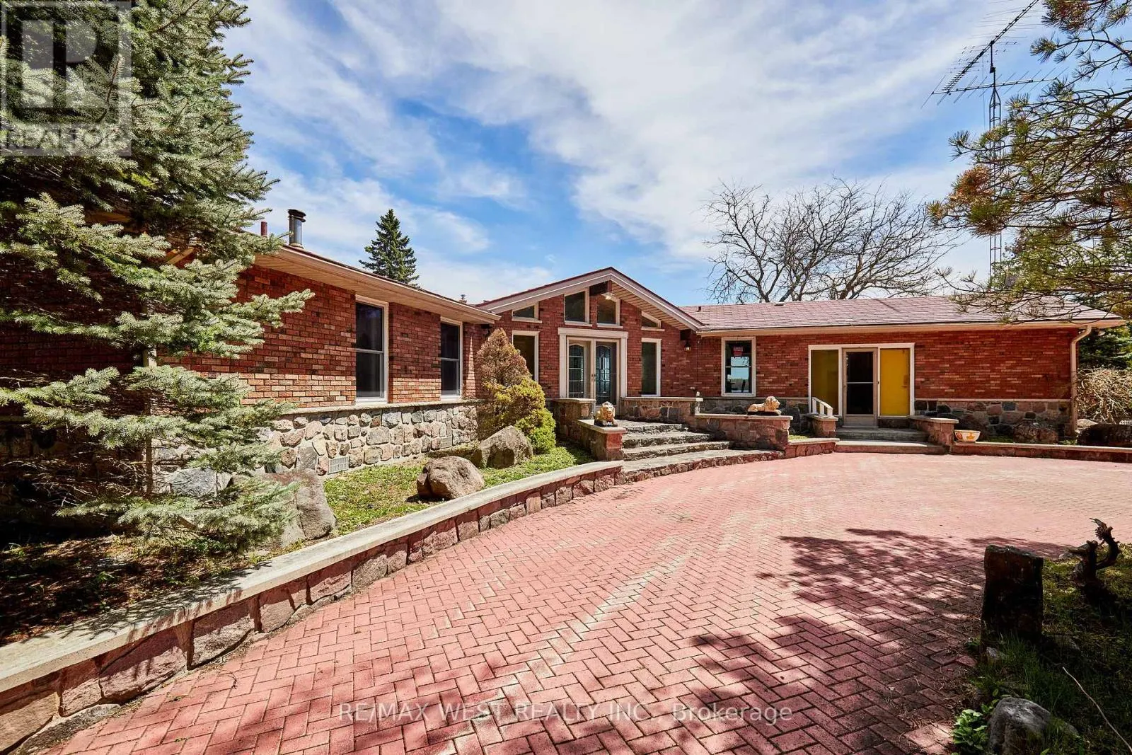 557 RIVERSIDE DRIVE