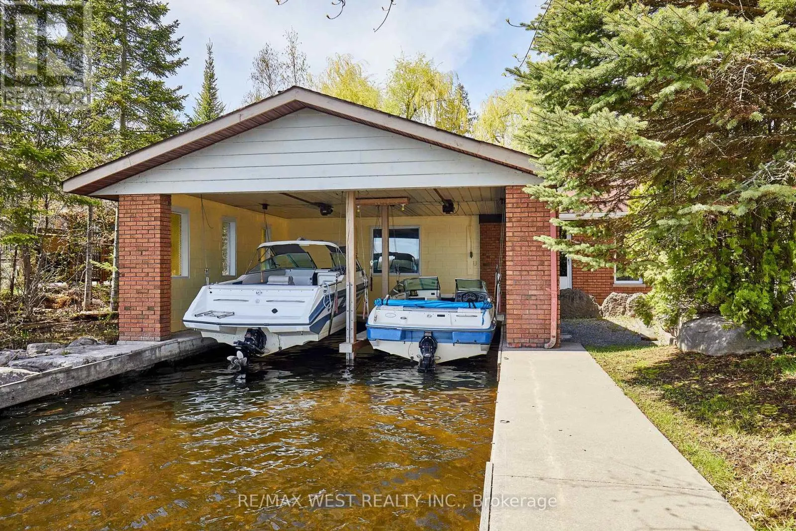 557 RIVERSIDE DRIVE