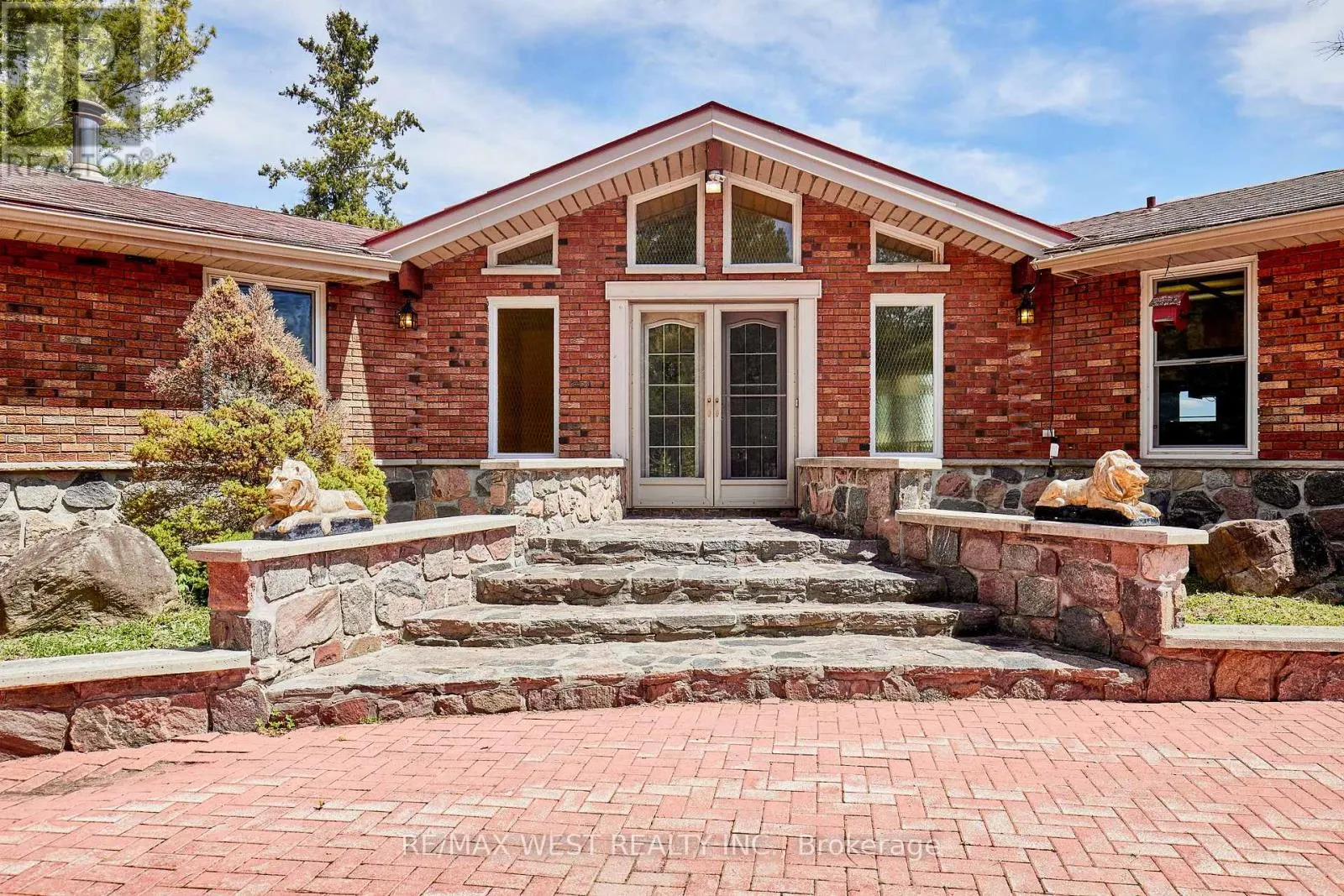 557 RIVERSIDE DRIVE