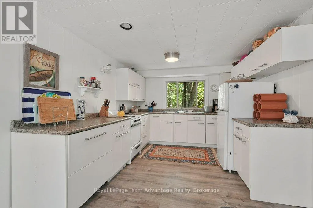 46 HUCKLEBERRY ISLAND