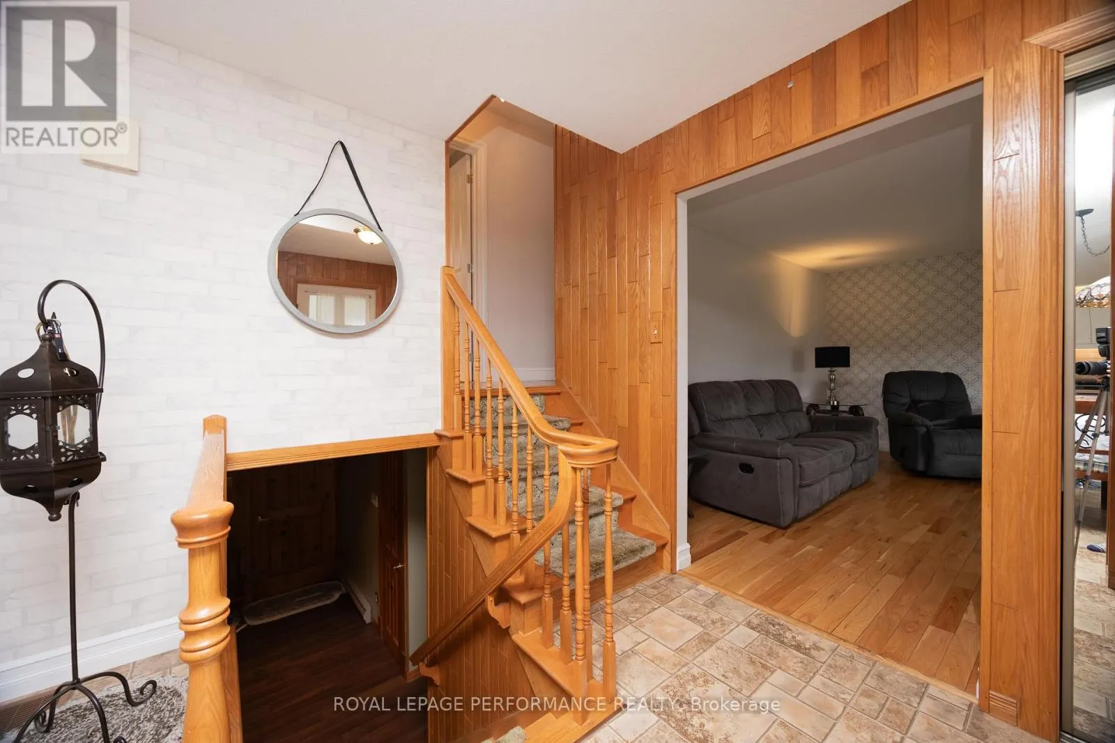 44 VICTORIA STREET W