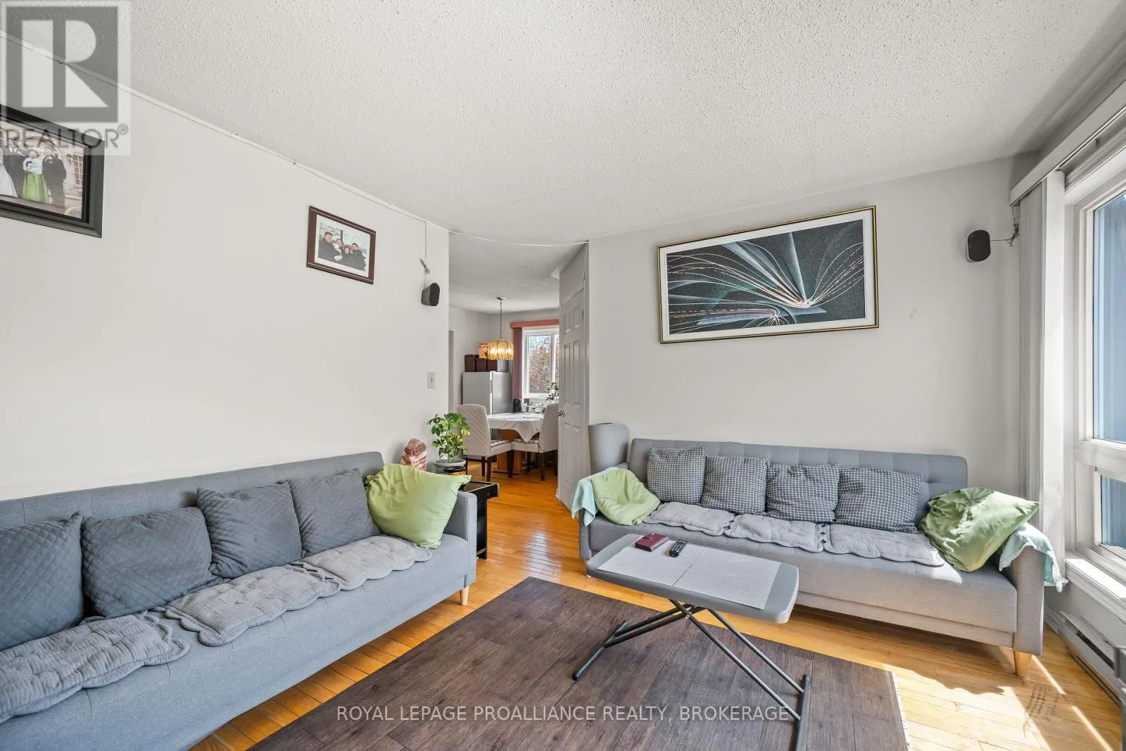 400 KING STREET W