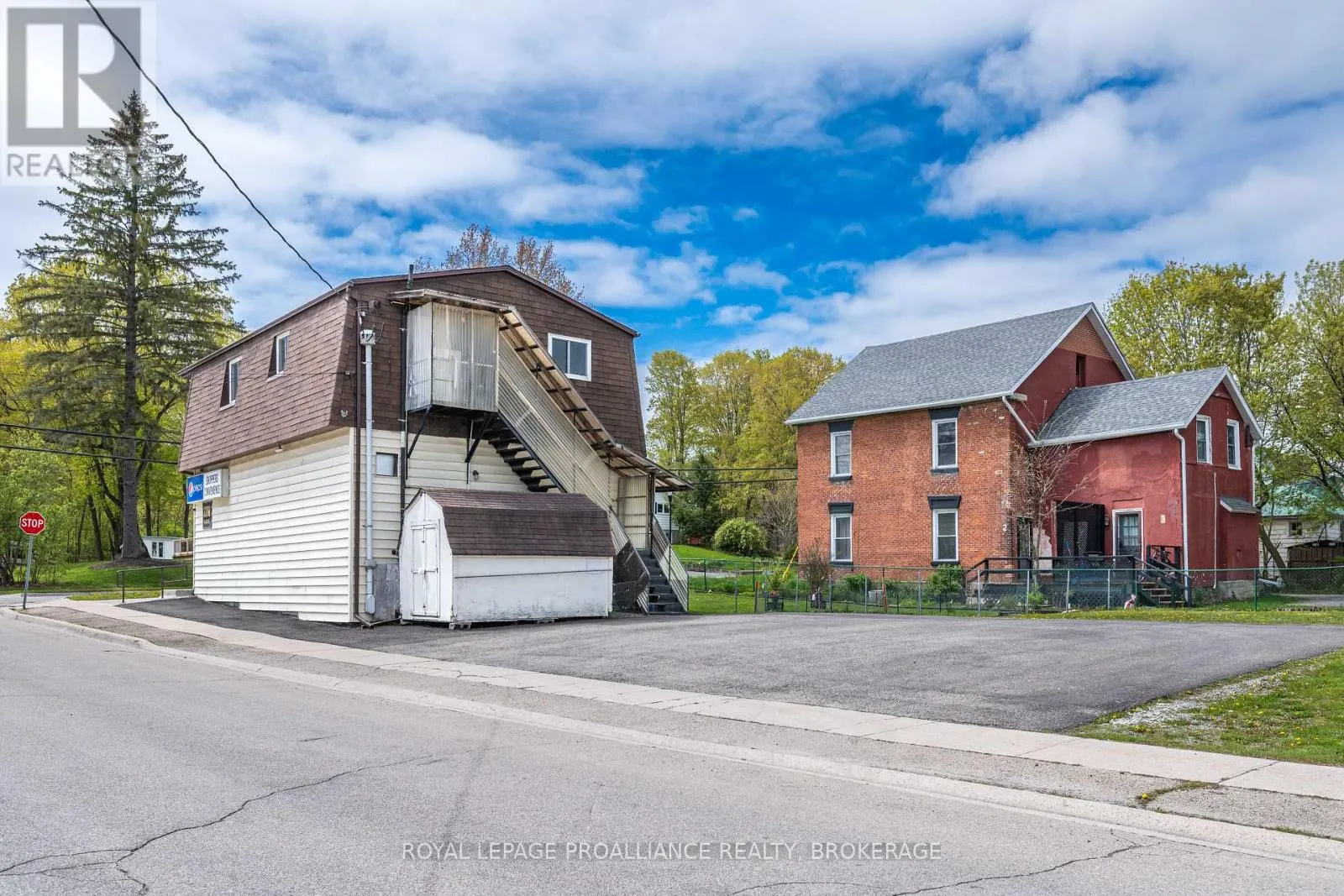 400 KING STREET W
