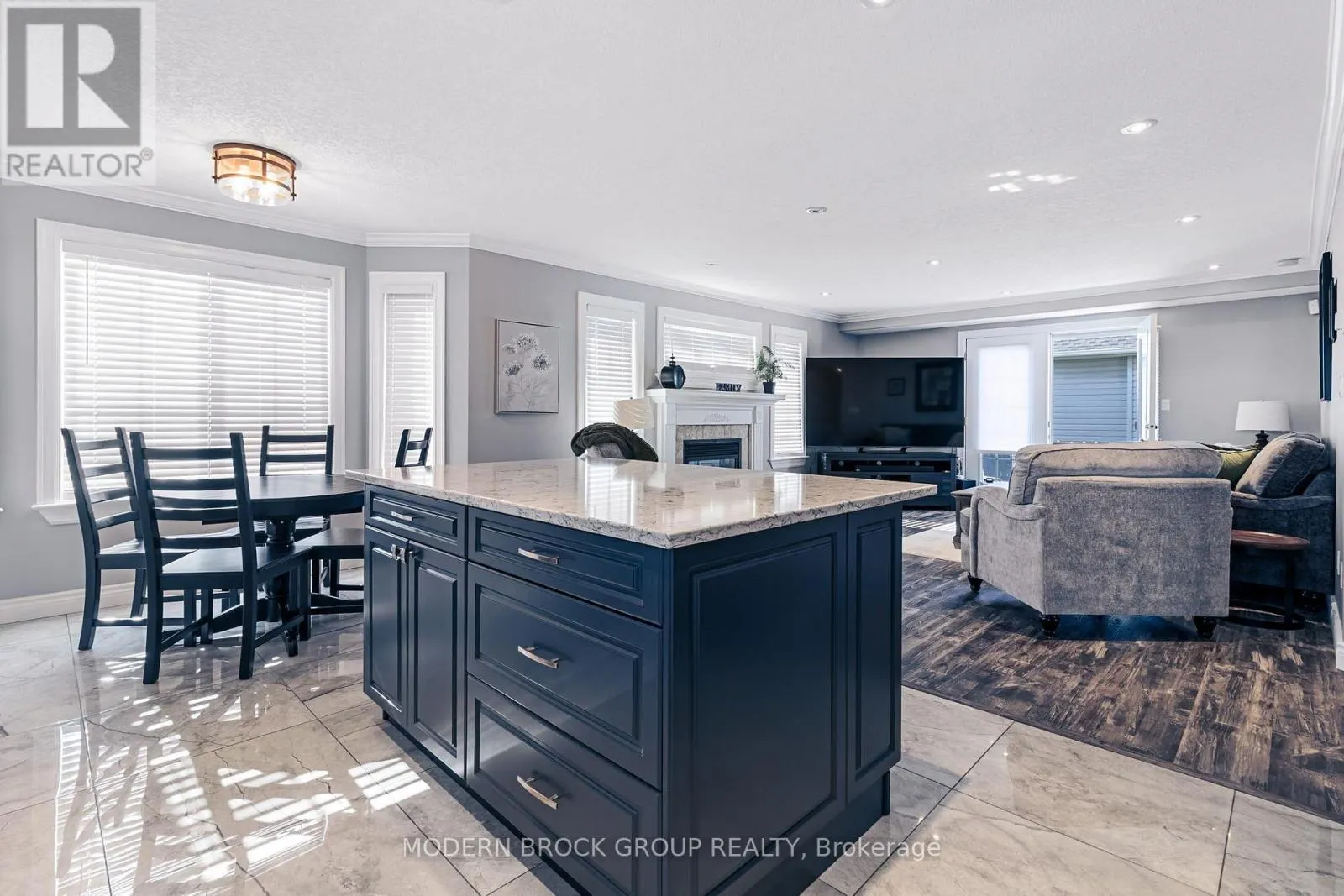 1000 CRESTWOOD DRIVE
