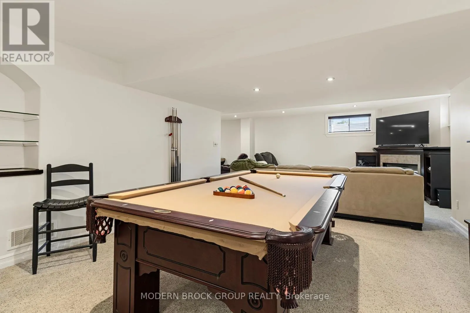 1000 CRESTWOOD DRIVE