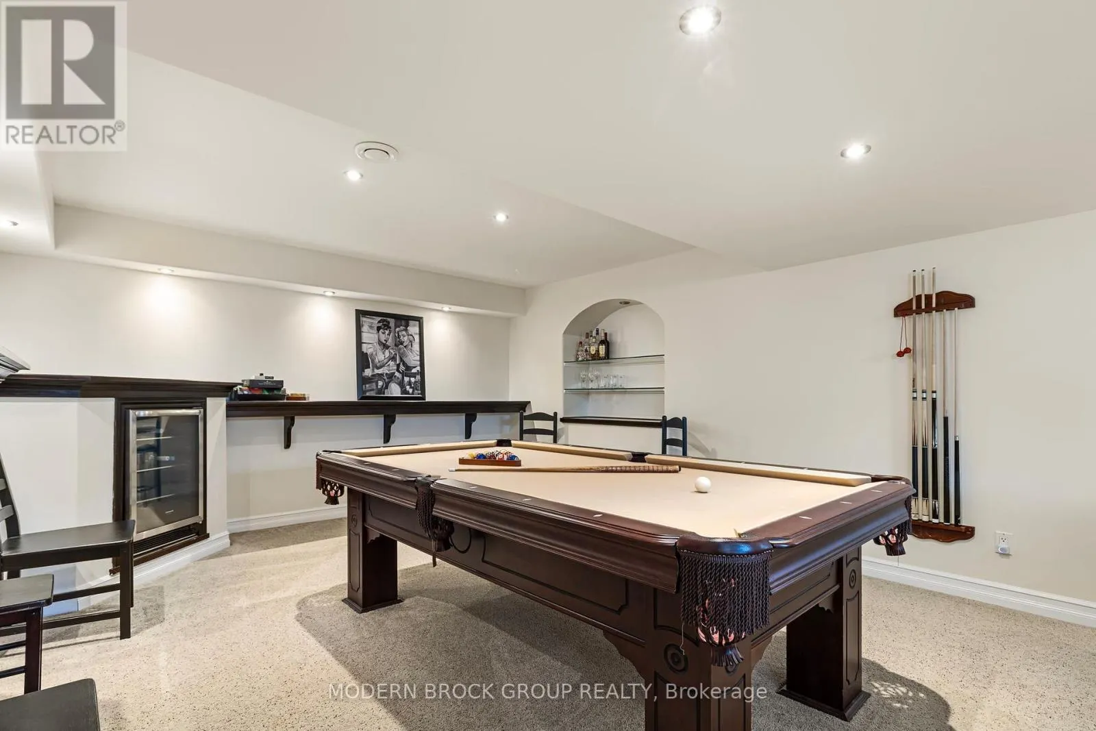 1000 CRESTWOOD DRIVE