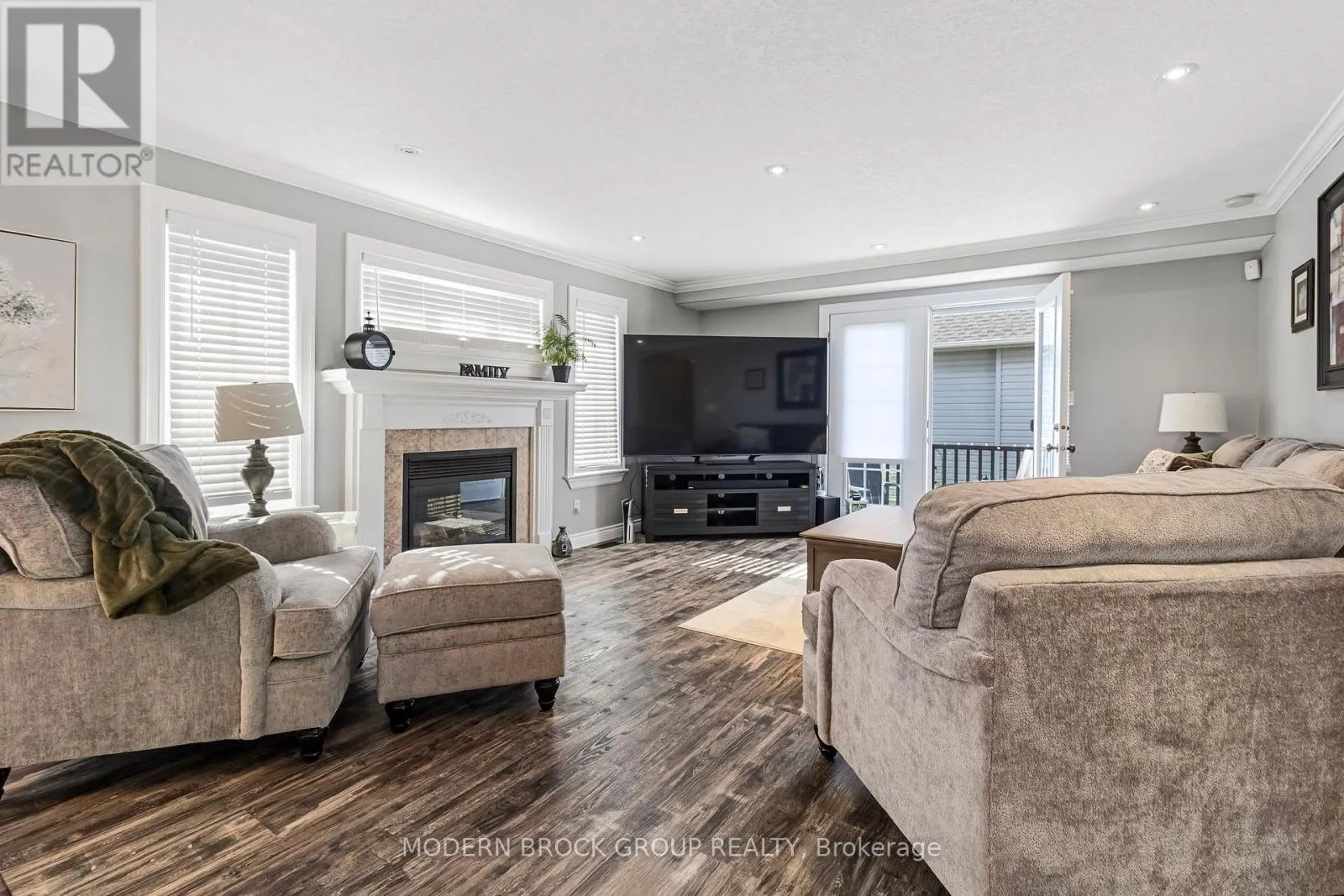 1000 CRESTWOOD DRIVE