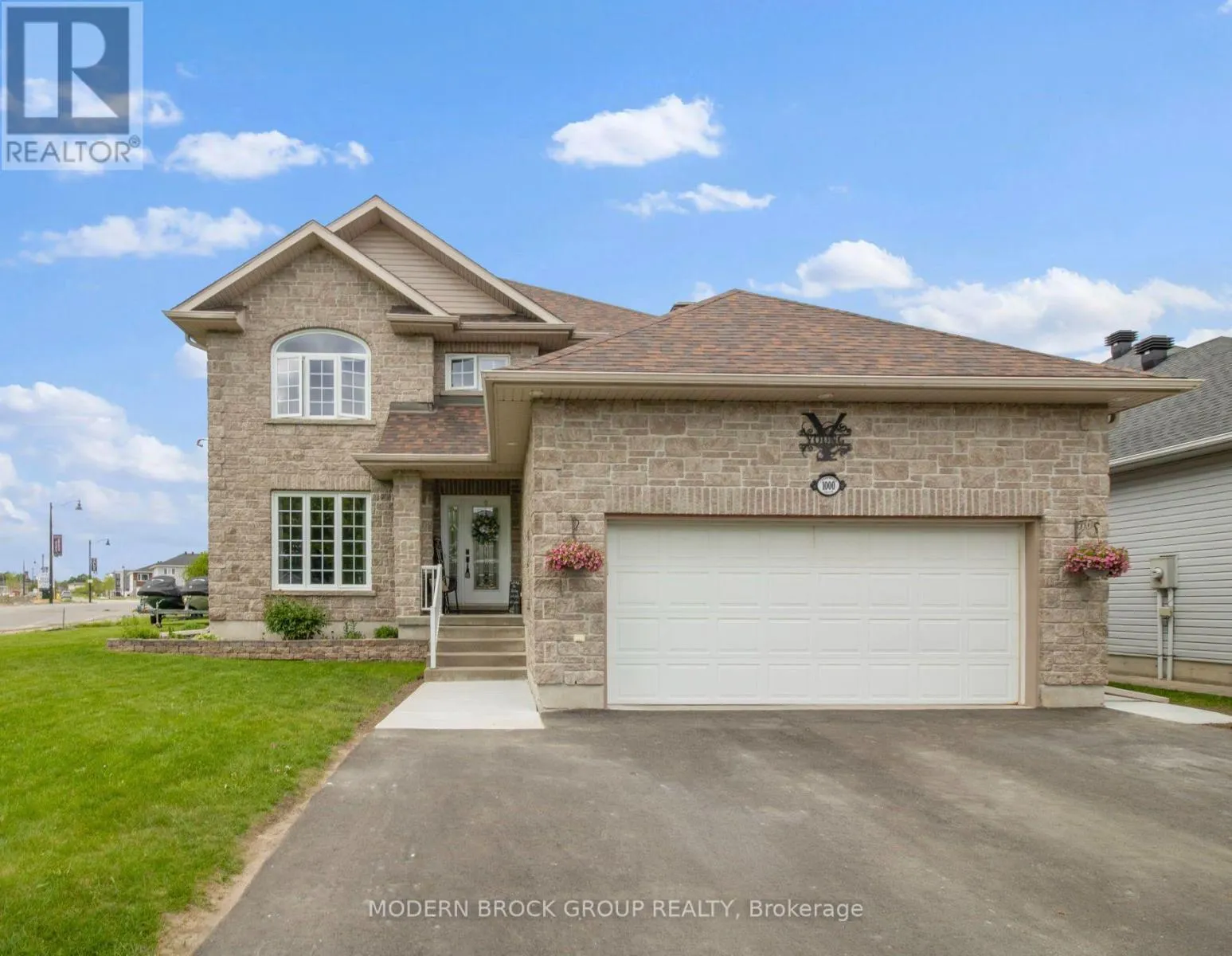 1000 CRESTWOOD DRIVE