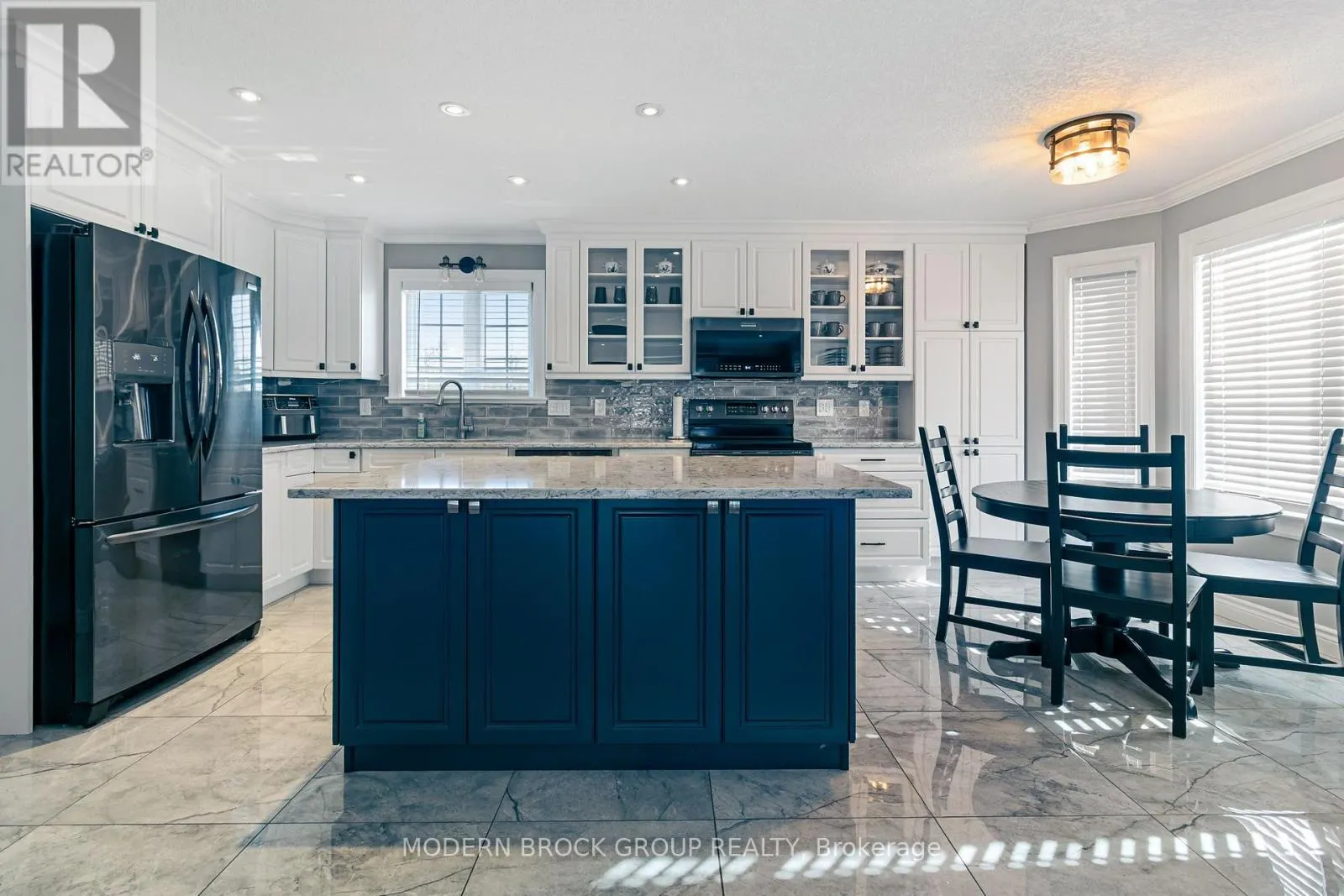 1000 CRESTWOOD DRIVE