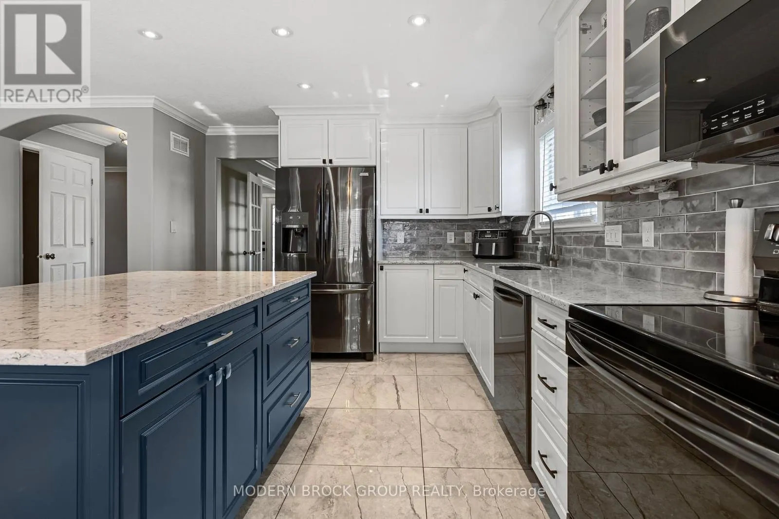 1000 CRESTWOOD DRIVE