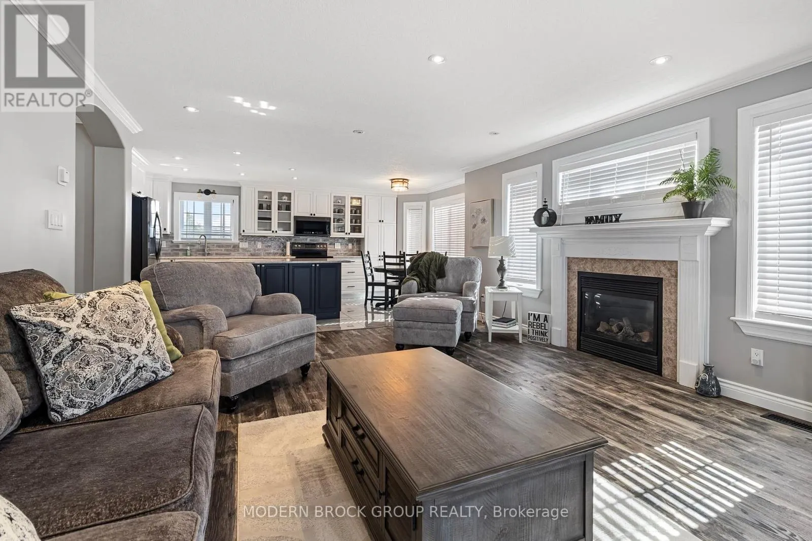 1000 CRESTWOOD DRIVE