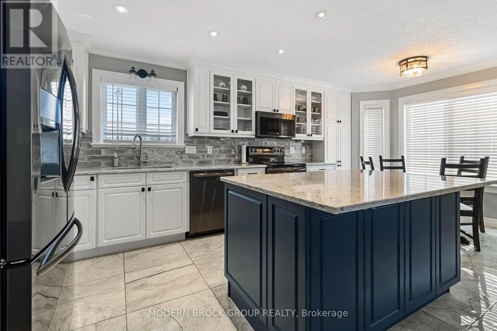 1000 CRESTWOOD DRIVE