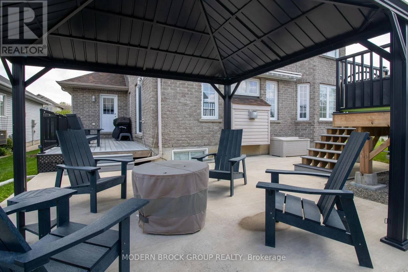 1000 CRESTWOOD DRIVE
