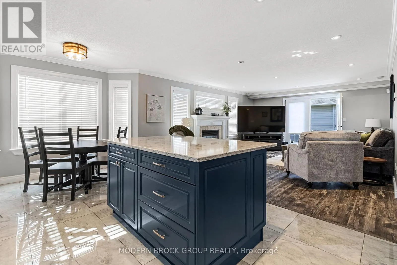 1000 CRESTWOOD DRIVE