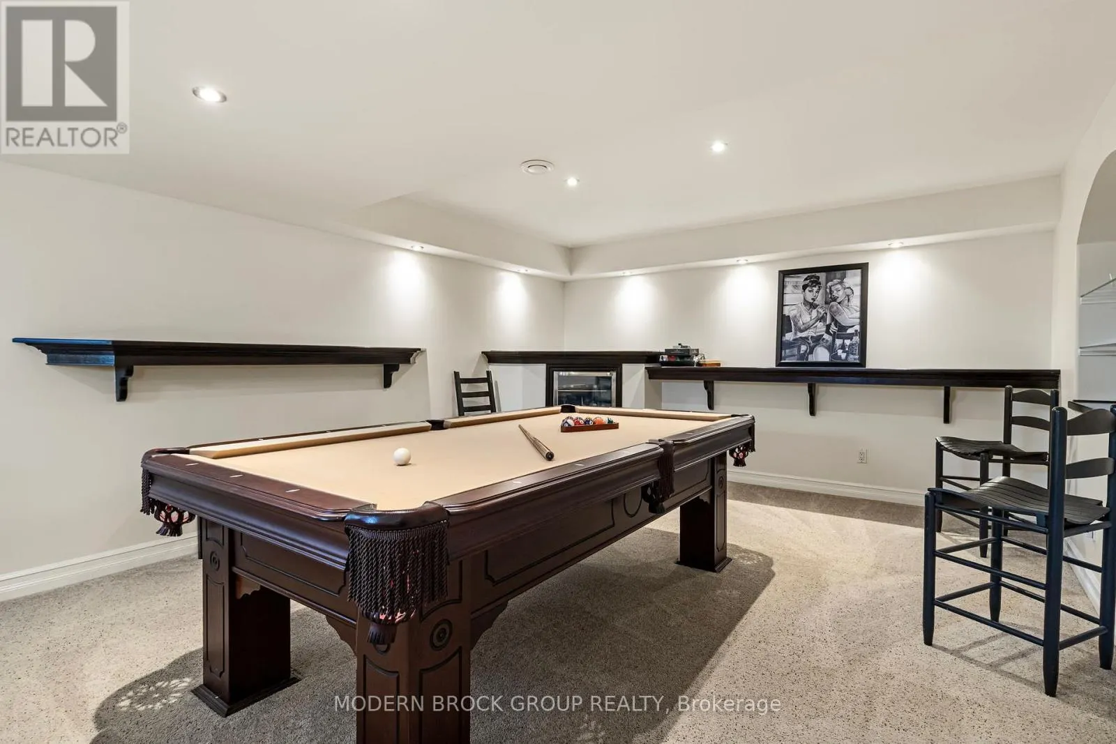 1000 CRESTWOOD DRIVE
