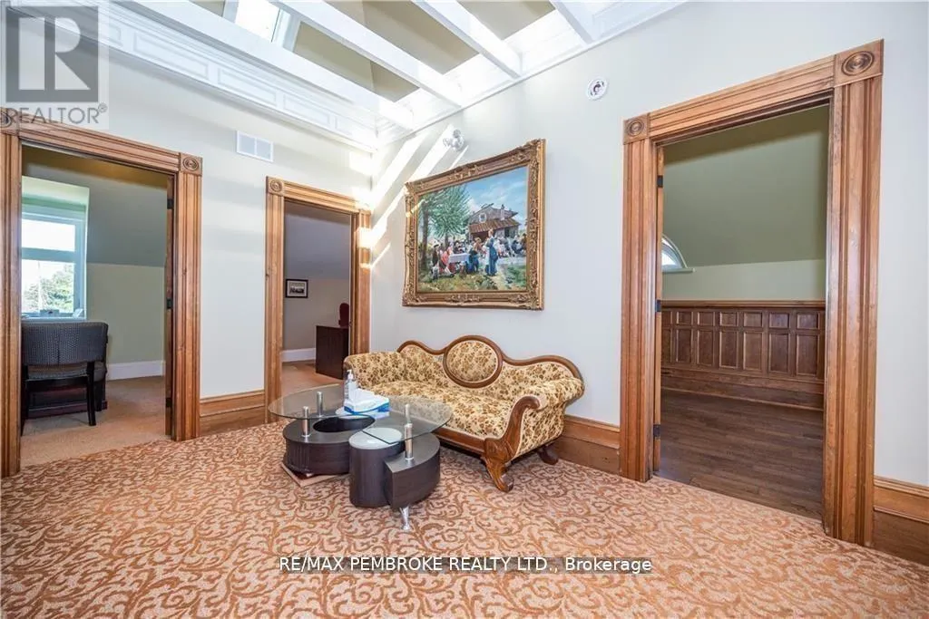 464 PEMBROKE STREET W