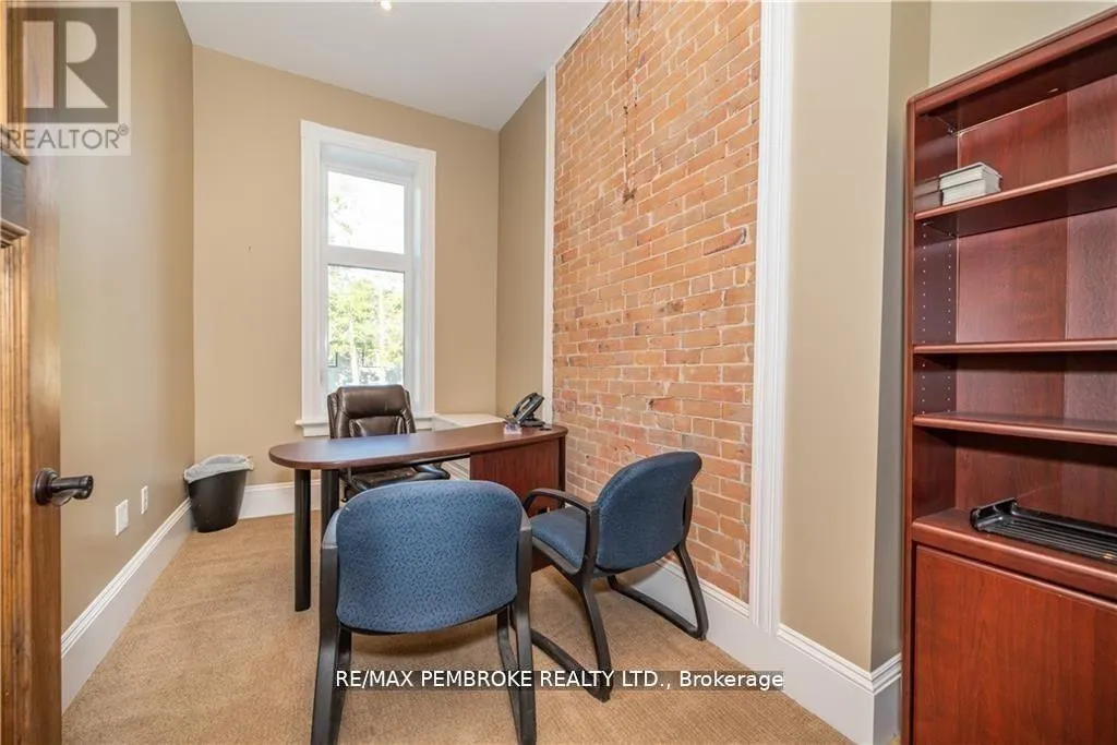 464 PEMBROKE STREET W