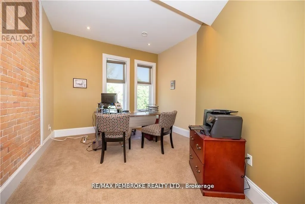 464 PEMBROKE STREET W