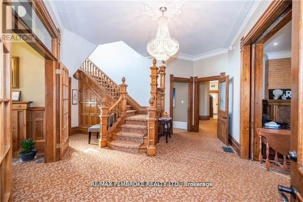 464 PEMBROKE STREET W