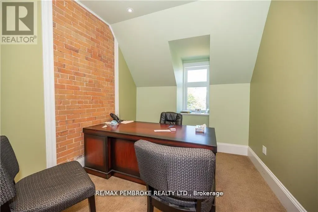 464 PEMBROKE STREET W