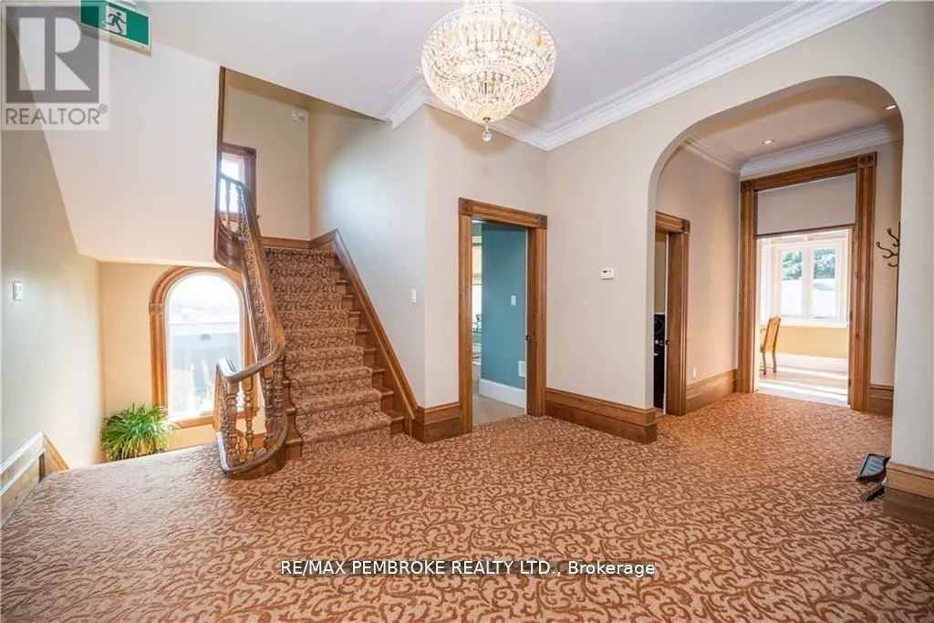 464 PEMBROKE STREET W