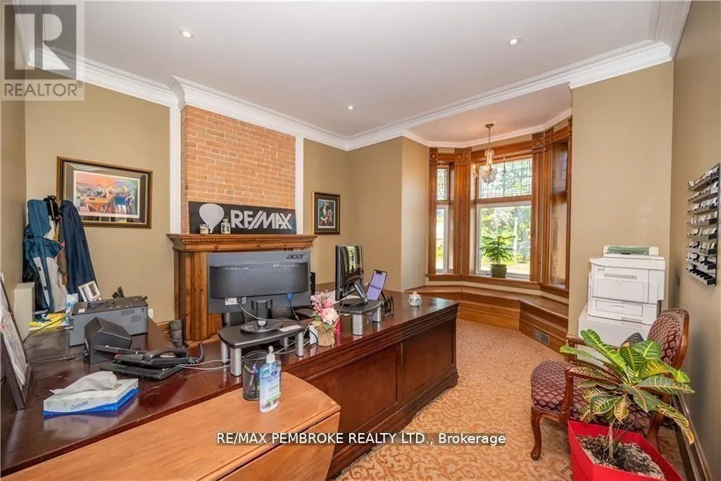 464 PEMBROKE STREET W