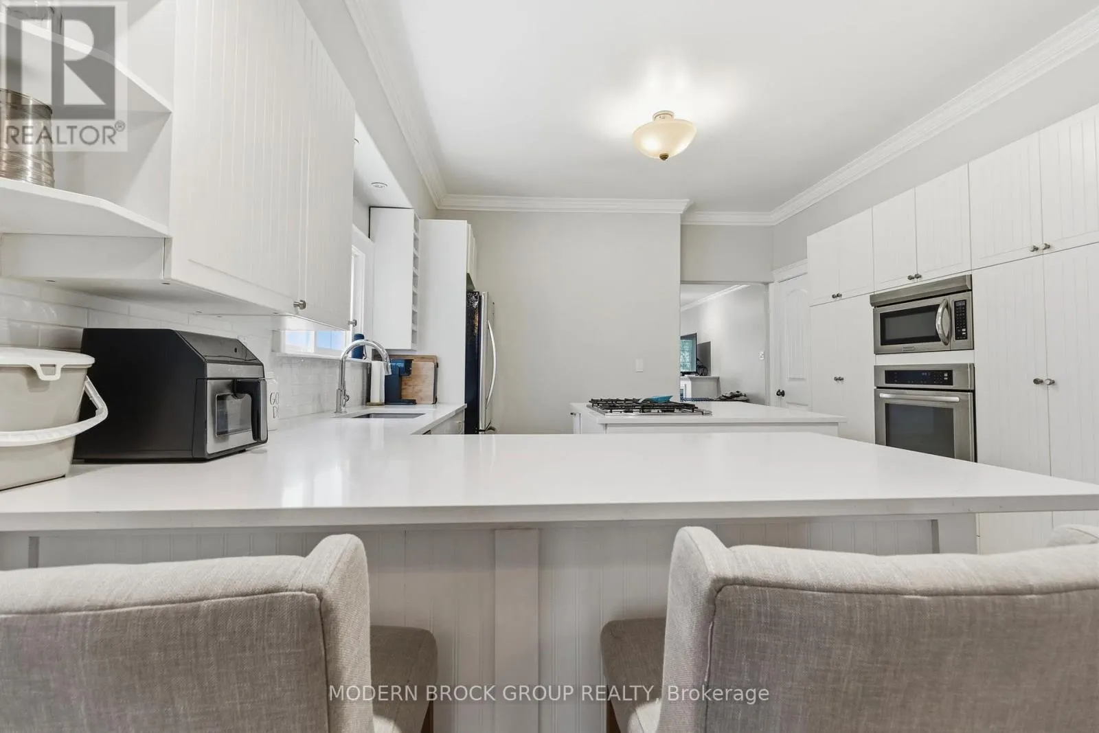 254 KING STREET E