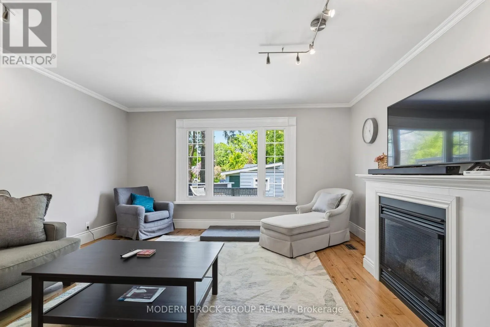 254 KING STREET E