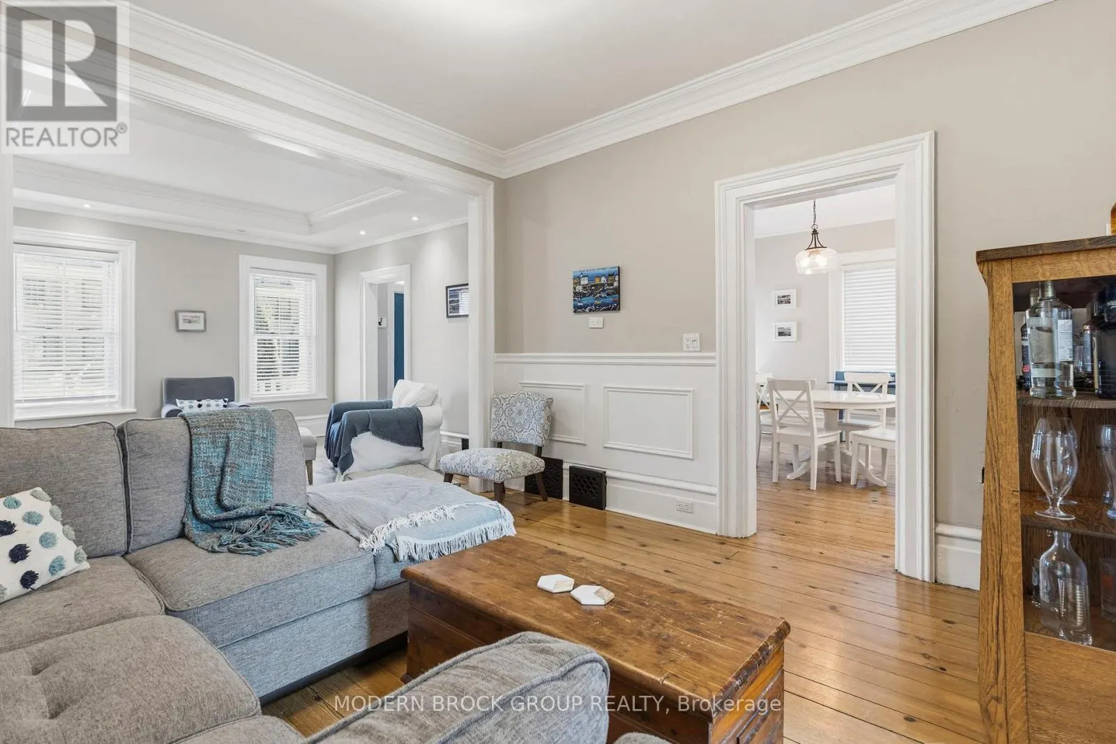 254 KING STREET E