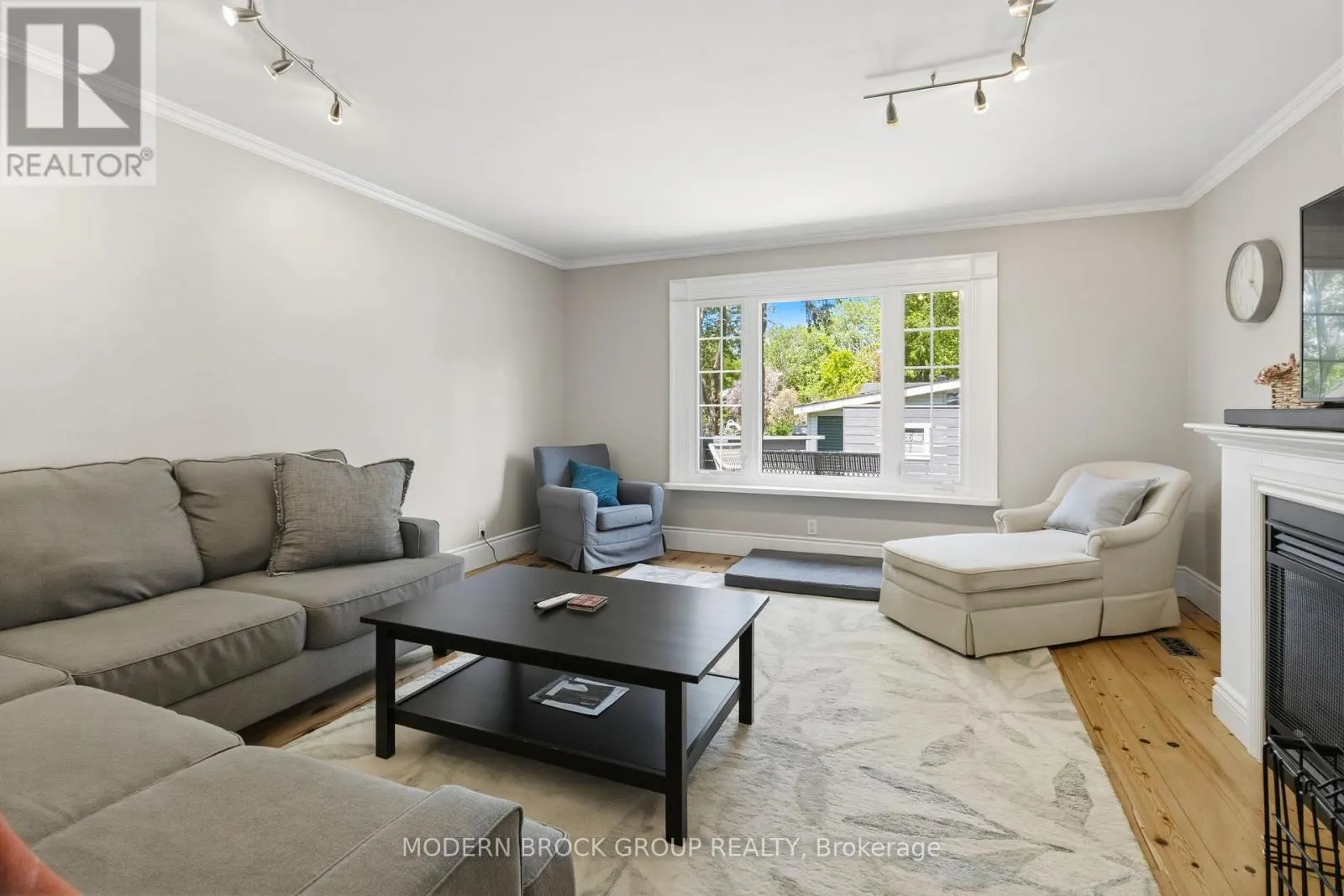 254 KING STREET E